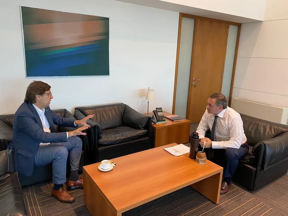 El secretario de Presidencia, Álvaro Delgado, y el presidente del Frente Amplio, Javier Miranda, se reunieron este lunes