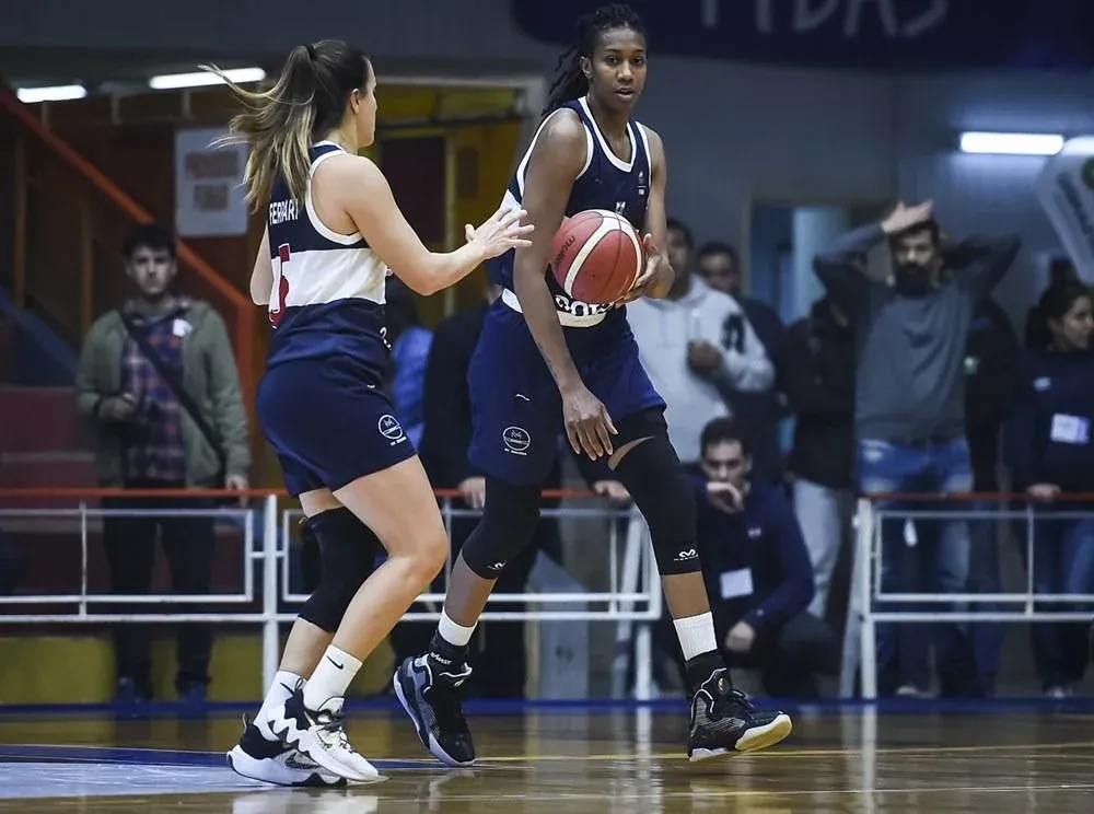 Jacinta Monroe se la da a Julieta Ale para que arme el juego