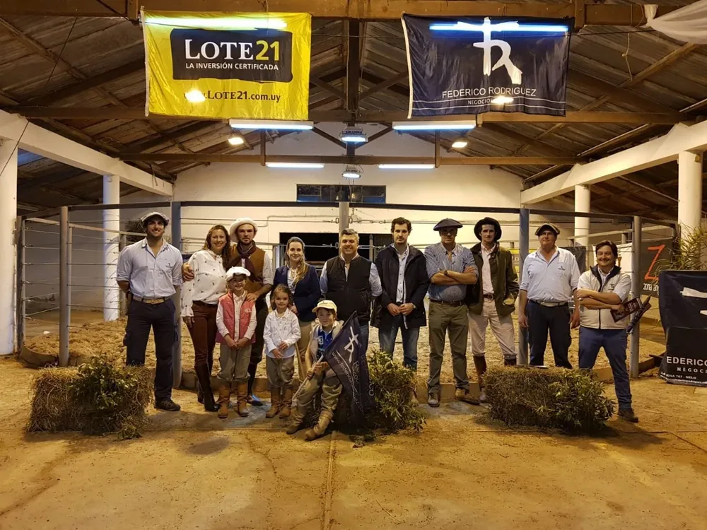 Rematadores y cabañeros en el remate Potros de Estancia Chimango de 2018.