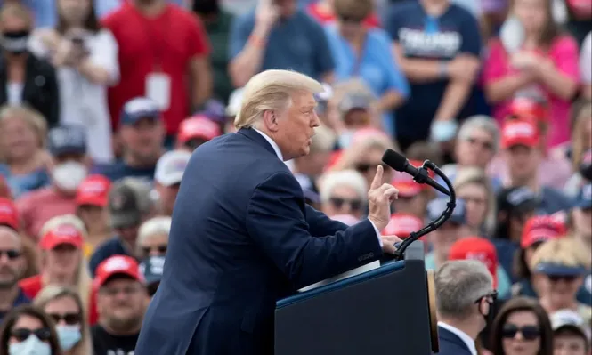 Trump dispuesto a subir monto de ayuda por pandemia para lograr acuerdo con demócratas