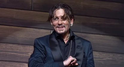 otra mala para johnny depp: ahora cuelga el traje del capitan jack sparrow
