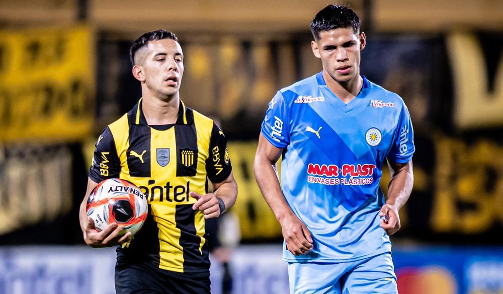 Leonardo Fernández de Peñarol ante Montevideo City Torque por el Torneo Apertura