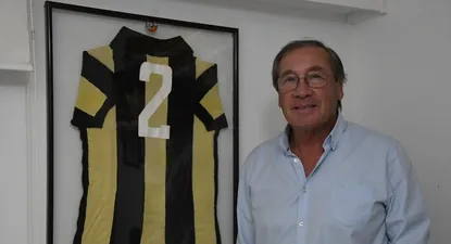 Sandoval guarda en su casa la camiseta que lució con Peñarol
