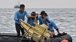 Localizan las cajas negras del Boeing que se estrelló en Indonesia