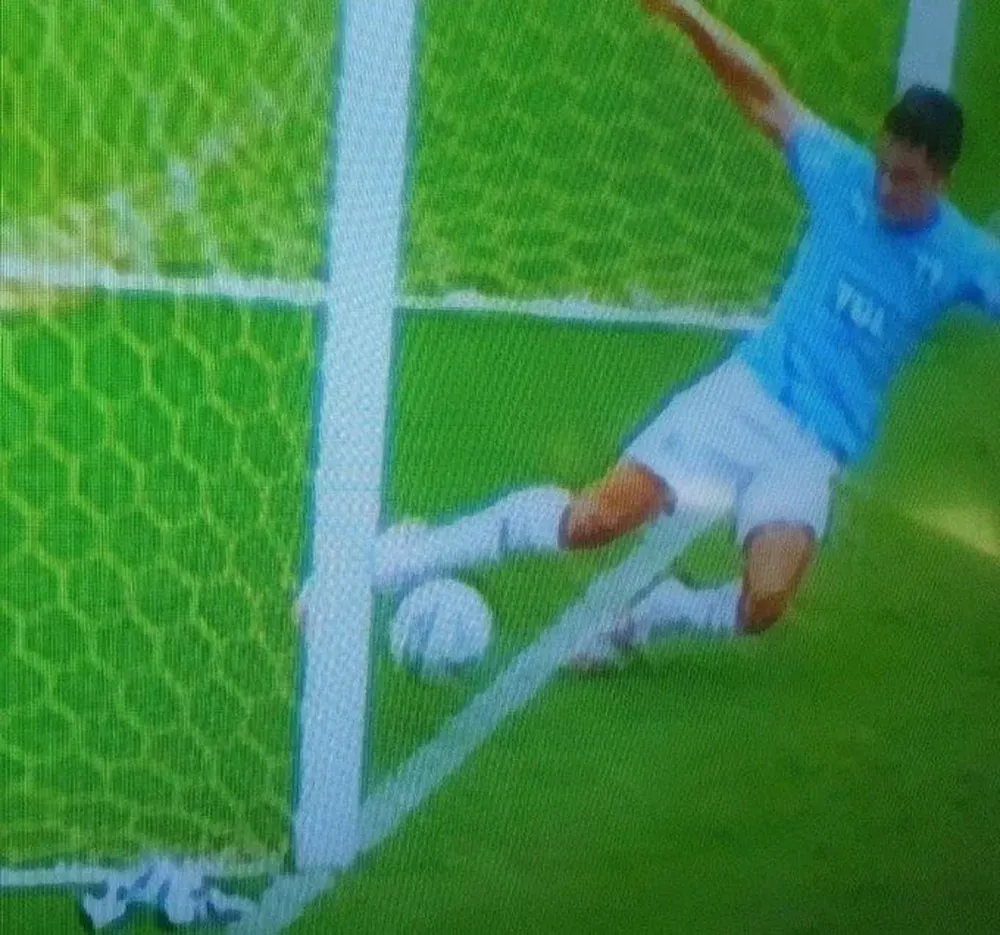 La jugada polémica de la mañana en el Centenario