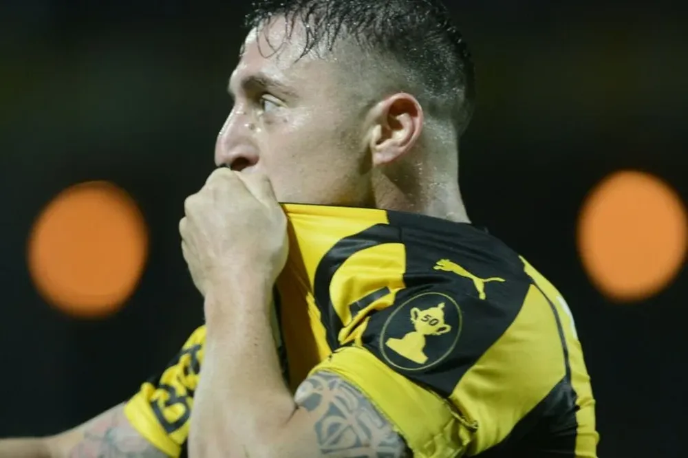 Cebolla Rodríguez celebra su gol ante Wanderers