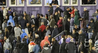 Un hincha tricolor festejó el tercer gol de su equipo y fue desalojado de la misma, para evitar problemas