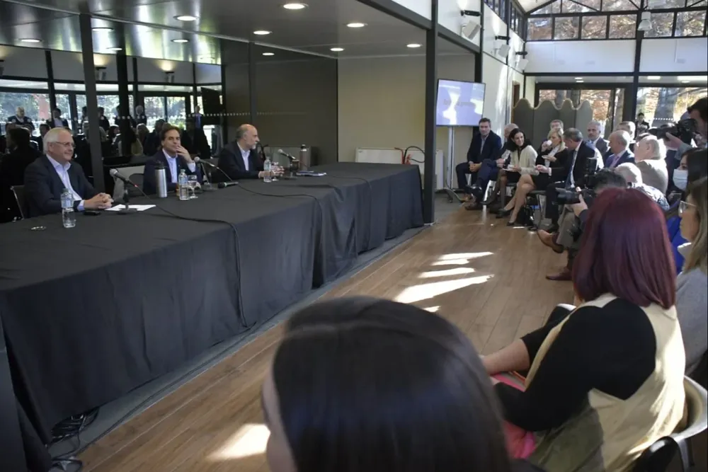 Reunión de la coalición por la reforma previsional en la residencia de Suárez y Reyes