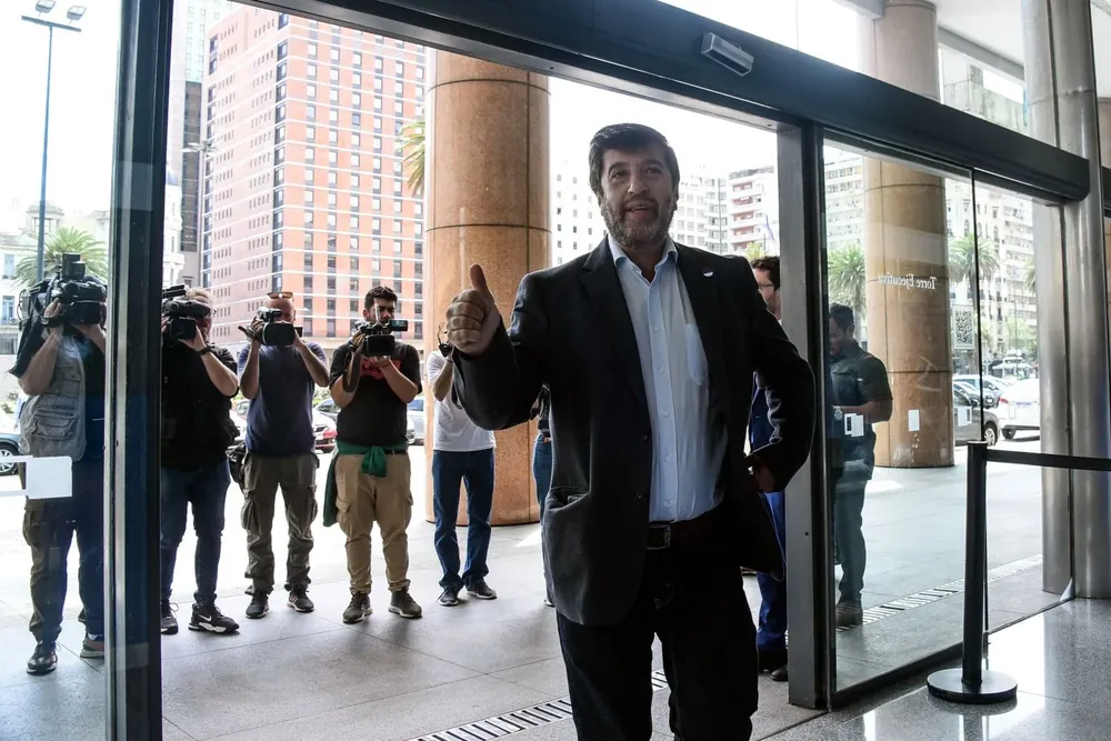 Fernando Pereira entrando a Torre Ejecutiva. Archivo