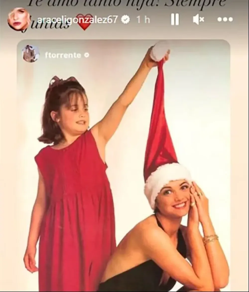 Las fotos de los famosos y sus deseos en la Nochebuena . 