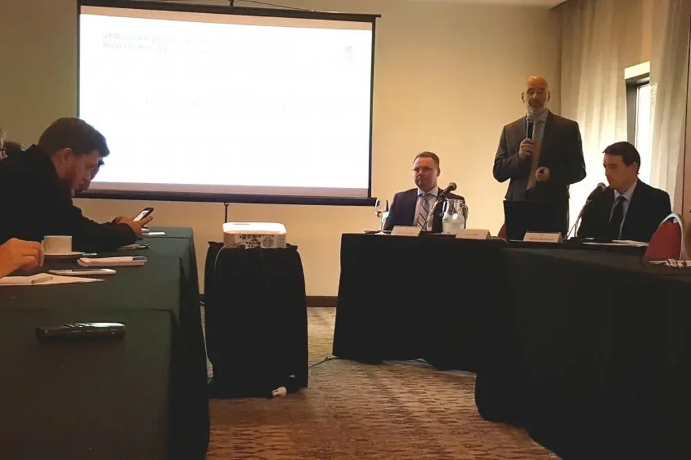 UPM brindó un reporte actualizando cómo evolucionan los procesos para instalar una nueva planta.