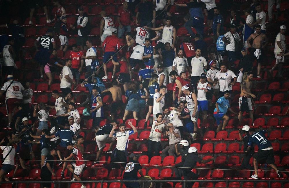 Incidente en el Morumbí entre la policía e hinchas de Nacional