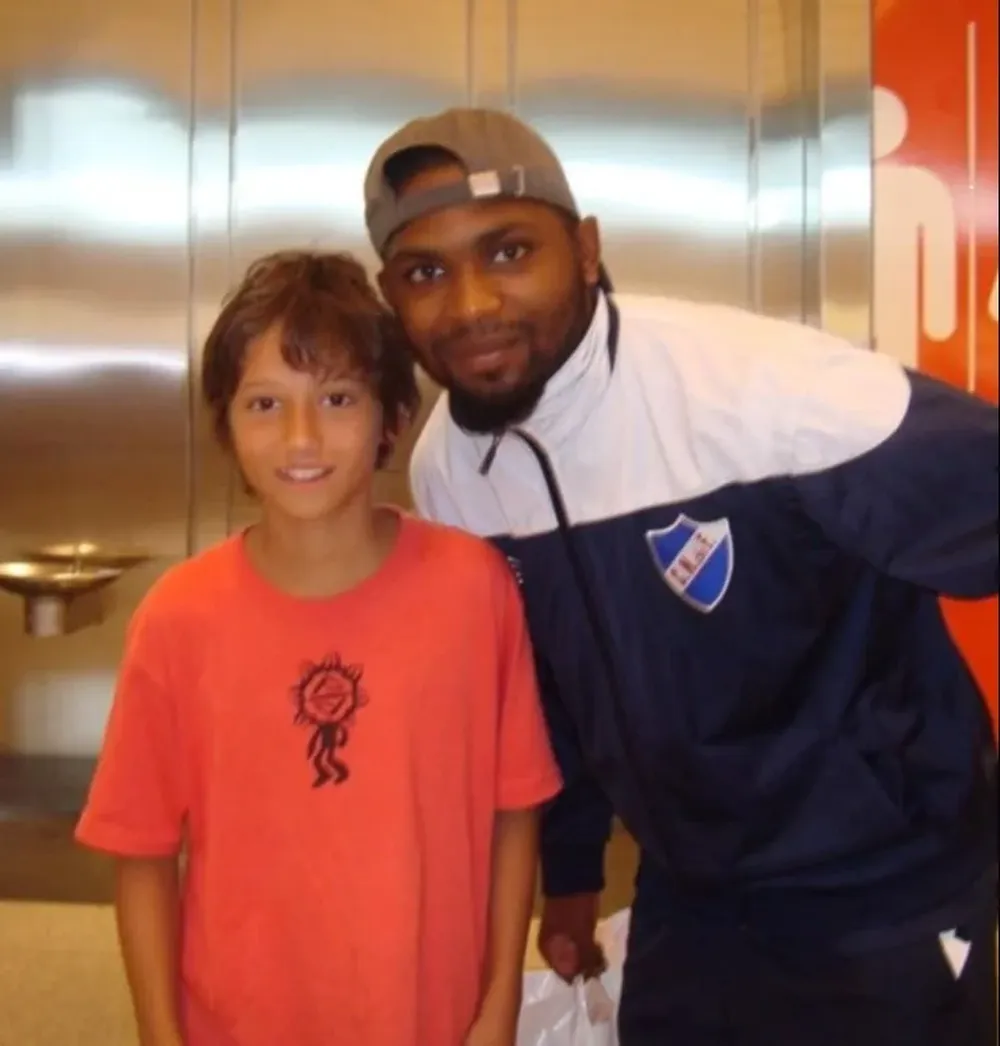 Emiliano Martínez, de niño, junto a Santiago García