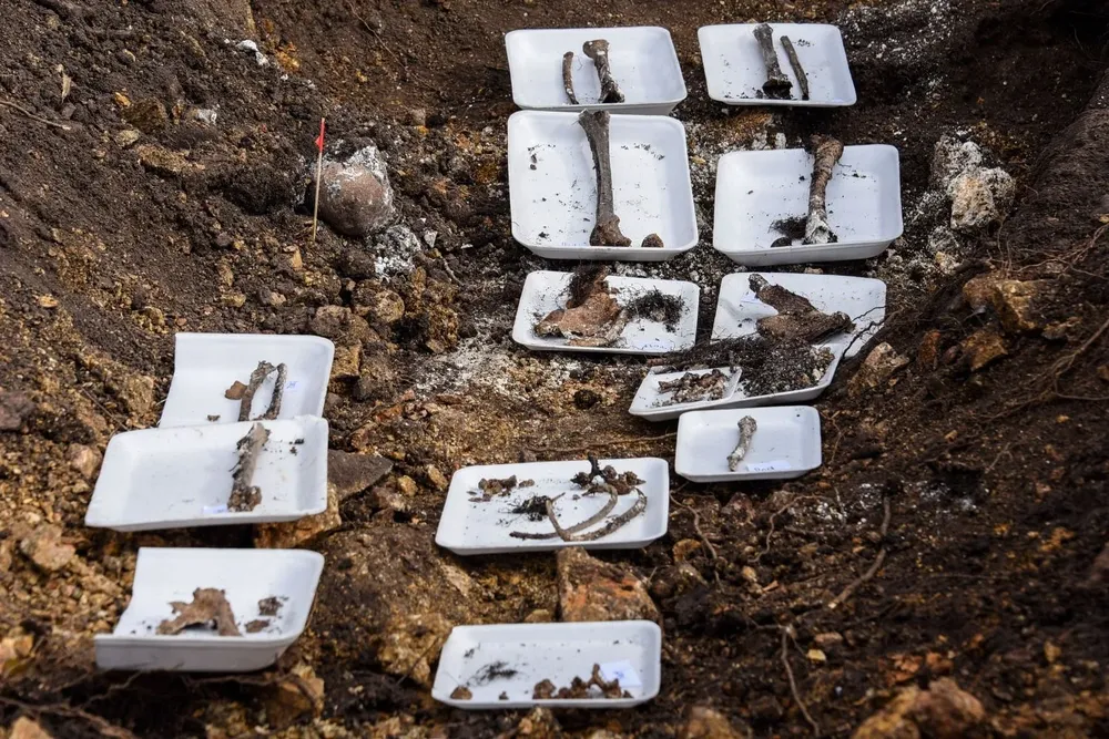 Restos óseos encontrados en el batallón 14 en junio