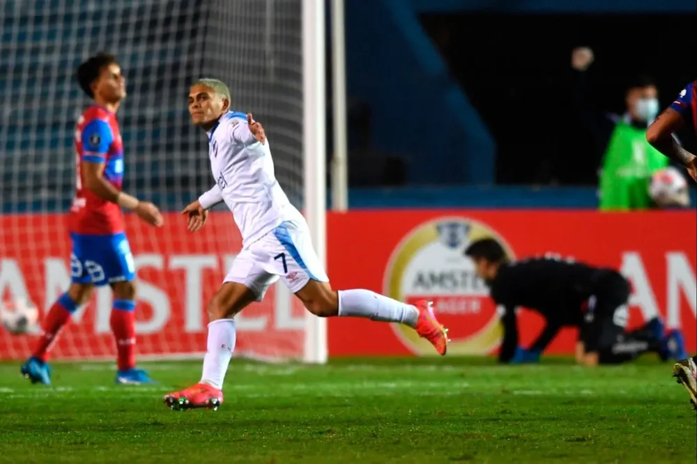 Festejo de gol ante Universidad Católica