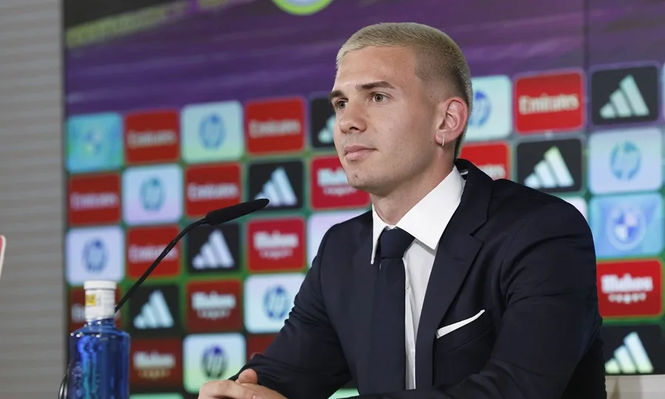 El argentino Franco Mastantuono, ya es jugador oficial del Real Madrid. (EFE)