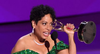Liza Colón-Zayas ganó su primer Emmy por su papel en El oso