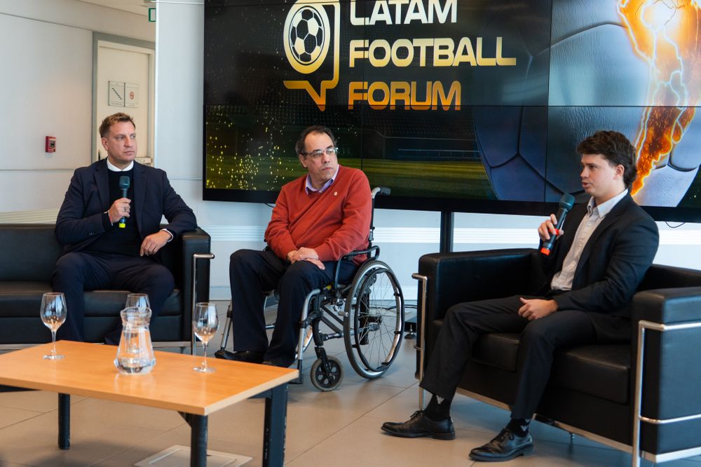 Maxi López, el ministro de Turismo Pablo Menoni, y Federico Scotellaro, en el lanzamiento del Latam Football Forum de Montevideo