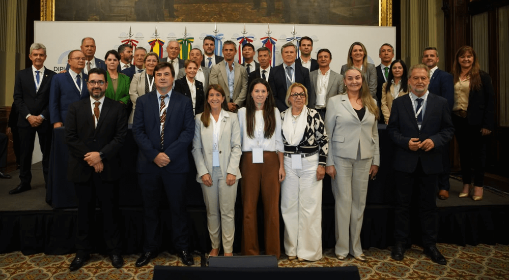 Legisladores y autoridades de entidades del agro de la región participaron en la cumbre en Argentina.