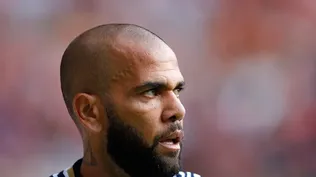 La Audiencia de Barcelona ha acordado dejar en libertad provisional al exjugador del FC Barcelona Dani Alves, bajo fianza de un millón de euros.