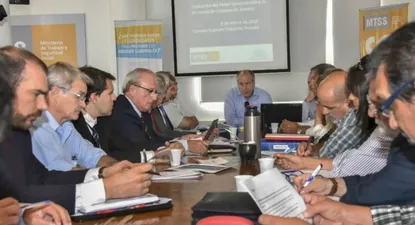 Gobierno convoca a primeros grupos de negociación salarial para el lunes