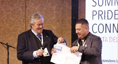 El intendente Antía anunció la donación en el Summit Pride Connection.