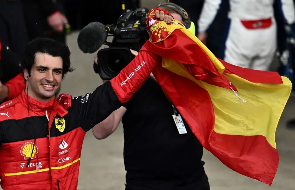 Carlos Sainz celebró su primer triunfo en Fórmula Uno