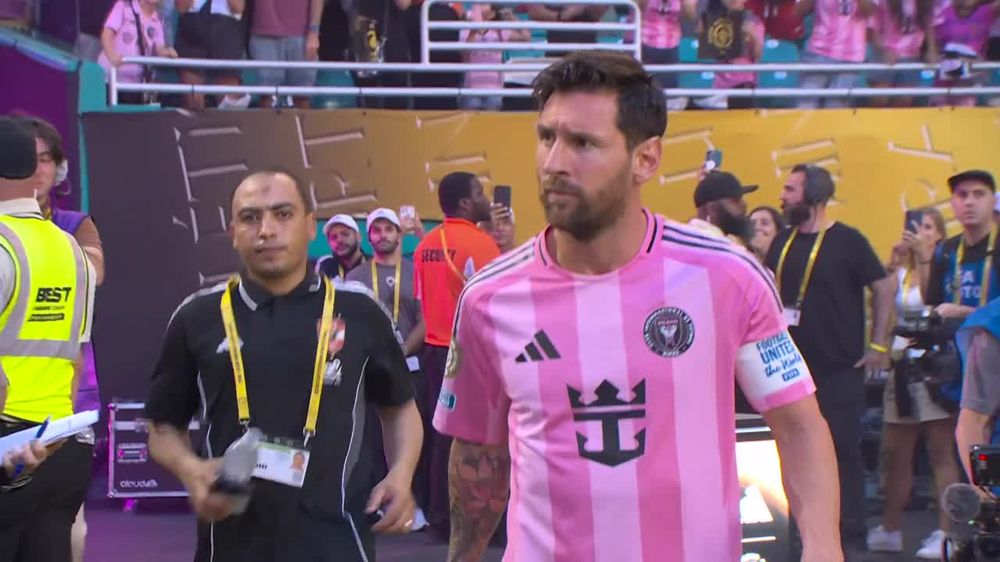 Lionel Messi en su debut en el Mundial de Clubes Lionel Messi en su debut en el Mundial de Clubes