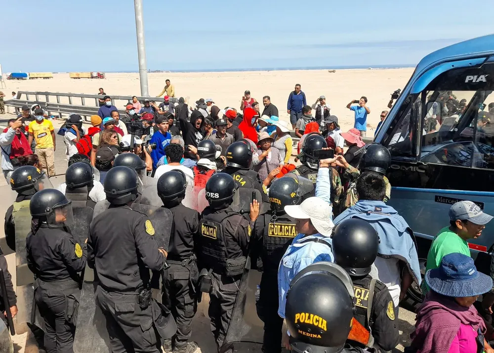 Migrantes varados entre Perú y Chile