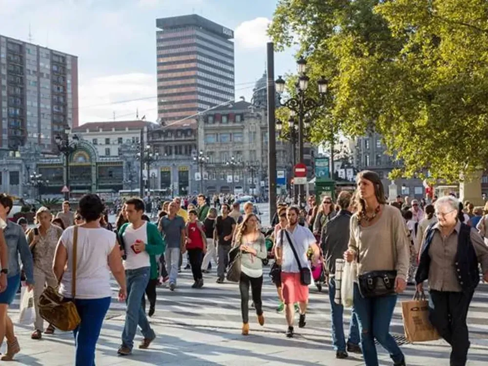 España bate récord de población en 2023: 48.592.909 habitantes.