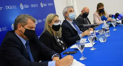 Conferencia de prensa de autoridades de BPS, DGI y MEF