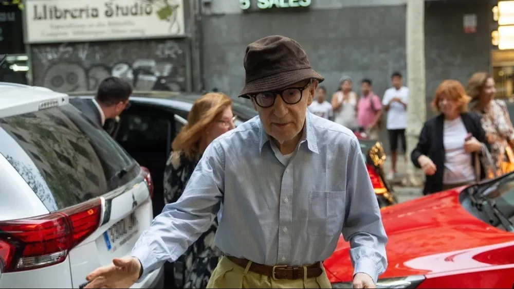 Woody Allen, al llegar al cine en Barcelona.