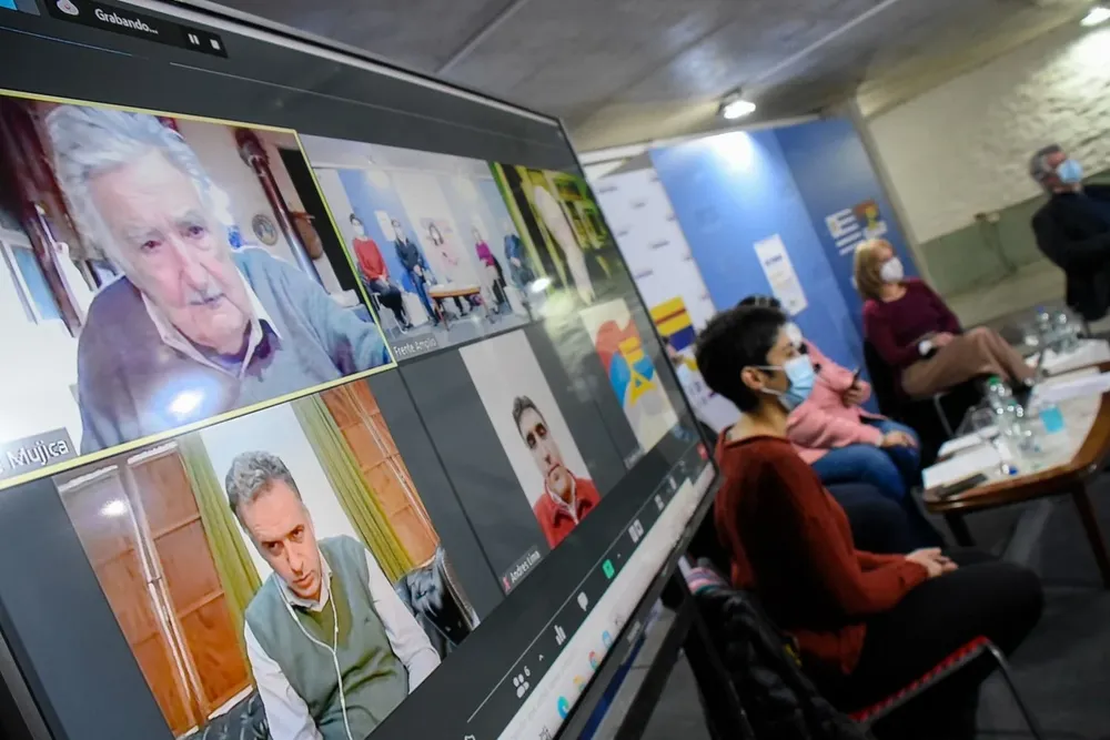 Tu firma, tu huella por los derechos: el llamado a firmar contra la LUC