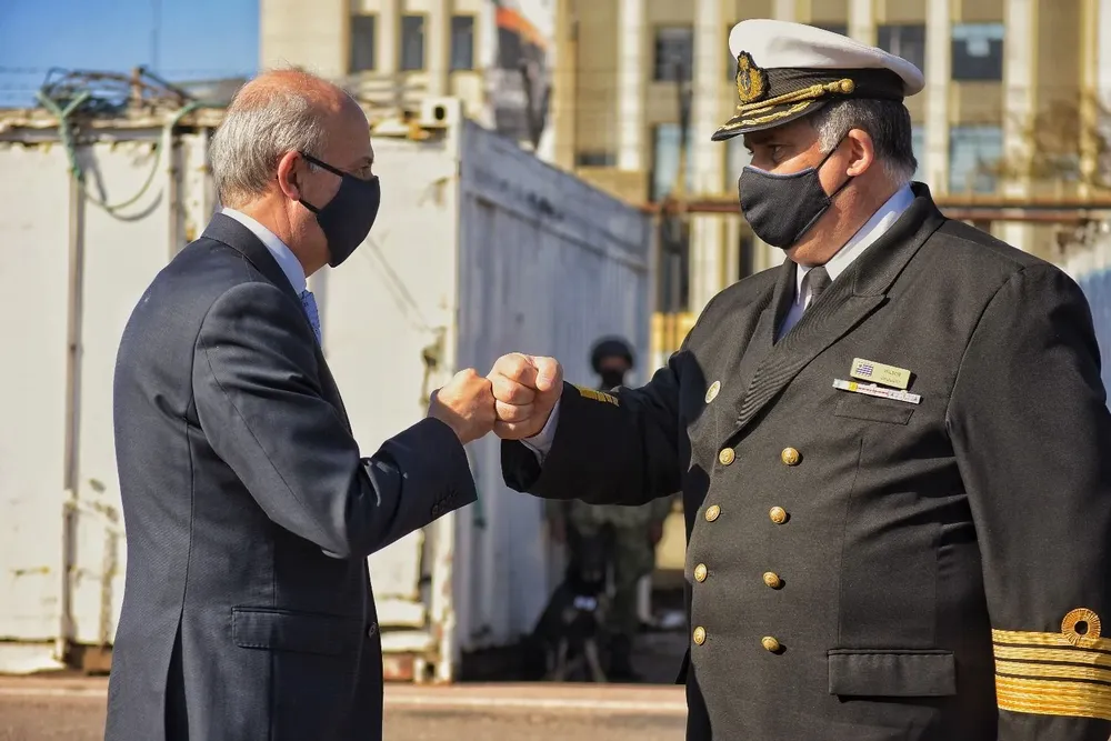 Ministro cambió orden dada por el comandante en jefe de la Armada