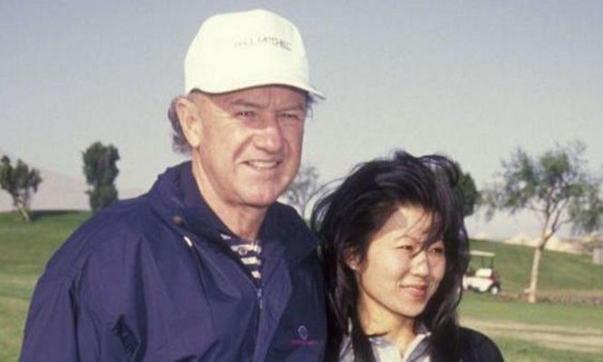 Gene Hackman y su mujer Betsy Arakawa en 1991.