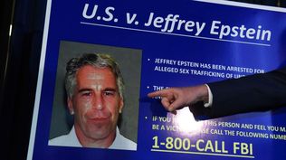 El caso de Jeffrey Epstein ha sido el centro de la atención de varias teorías de conspiración en línea desde hace años.
