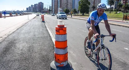 ciclovia en rambla sur: bajaran limites de velocidad y sumaran tres semaforos