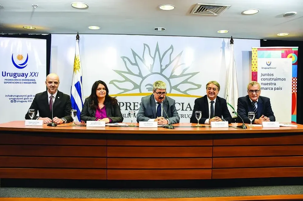 Antonio Carámbula, Larissa Perdomo, Ariel Bergamino, Fernando Cáceres y Carlos Fagetti