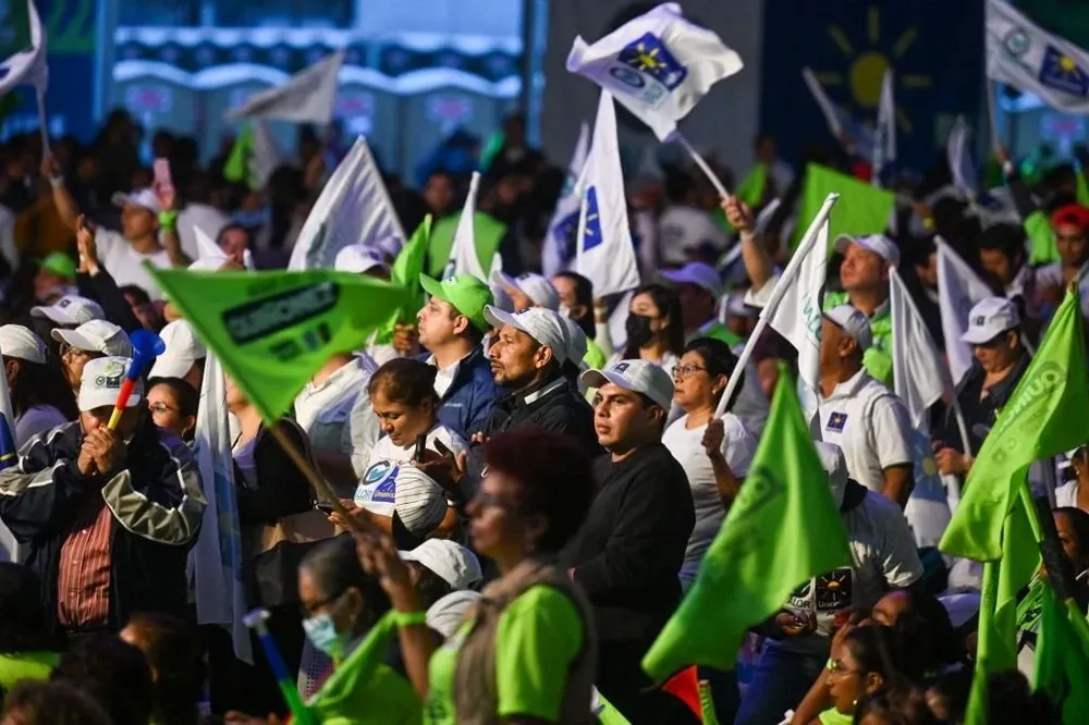 Militantes de Valor Unionista en el cierre de campaña de la candidata Zury Ríos, hija del dictador Efraín Ríos Montt