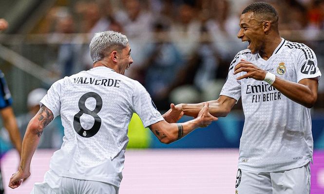 Federico Valverde, con el dorsal número 8 de Real Madrid por primera vez, y Kylian Mbappé, los autores de los goles en la final de la Supercopa Europea ante Atalanta