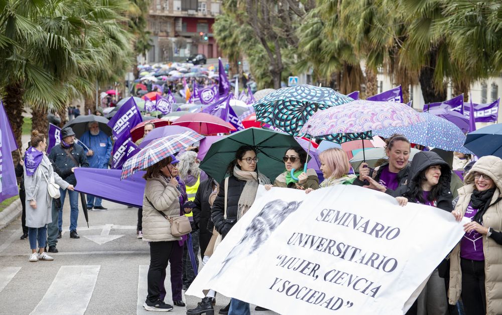 Varias mujeres participan en la manifestación por el Día de la Mujer convocada por la Comisión por la Igualdad y contra la Violencia de Género de Jaén y por la Asamblea de Mujeres Feministas 8M este sábado en Jaén.