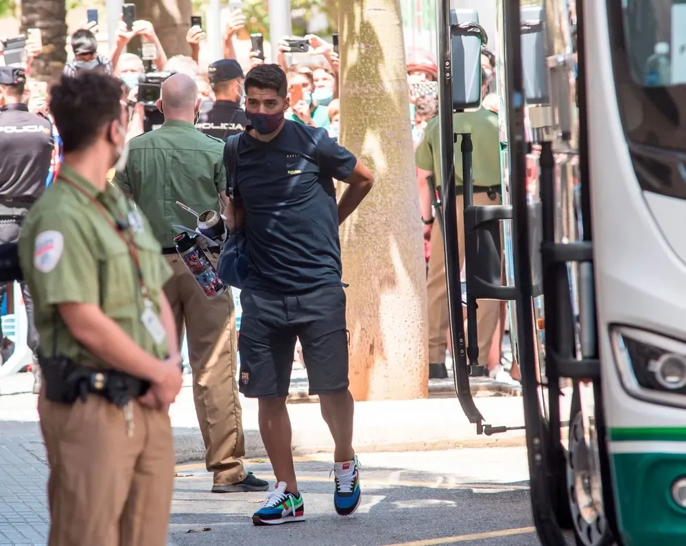 Suárez llegando al hotel en Palma
