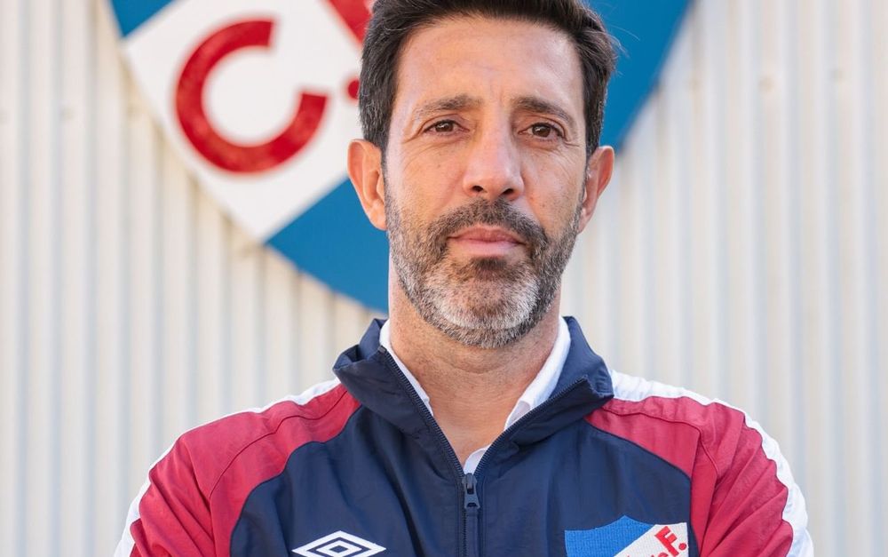 Jorge Bava estuvo en la Ciudad Deportiva Los Céspedes de Nacional