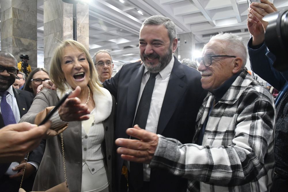 Carolina Cosse y Mario Bergara en la asunción del intendente de Montevideo. Archivo