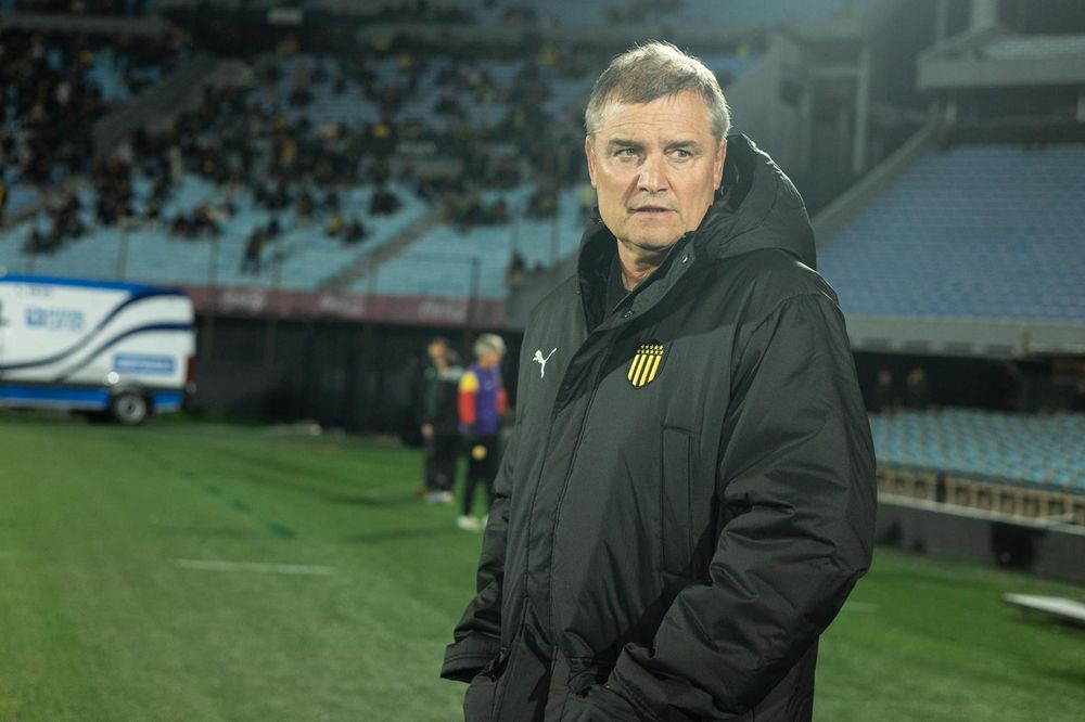 Diego Aguirre en el partido ante Progreso