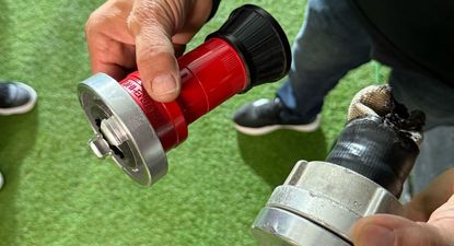 Proyectiles tirados por la hinchada de Cerro en el Campeón del Siglo