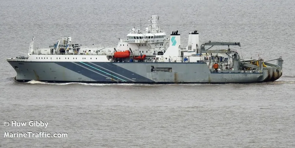 Imagen del barco Durable que se encuentra en la costa uruguaya