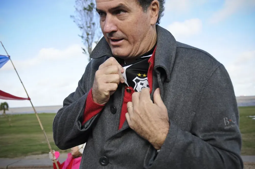 Domingo 18. El precandidato colorado Pedro Bordaberry en una caravana