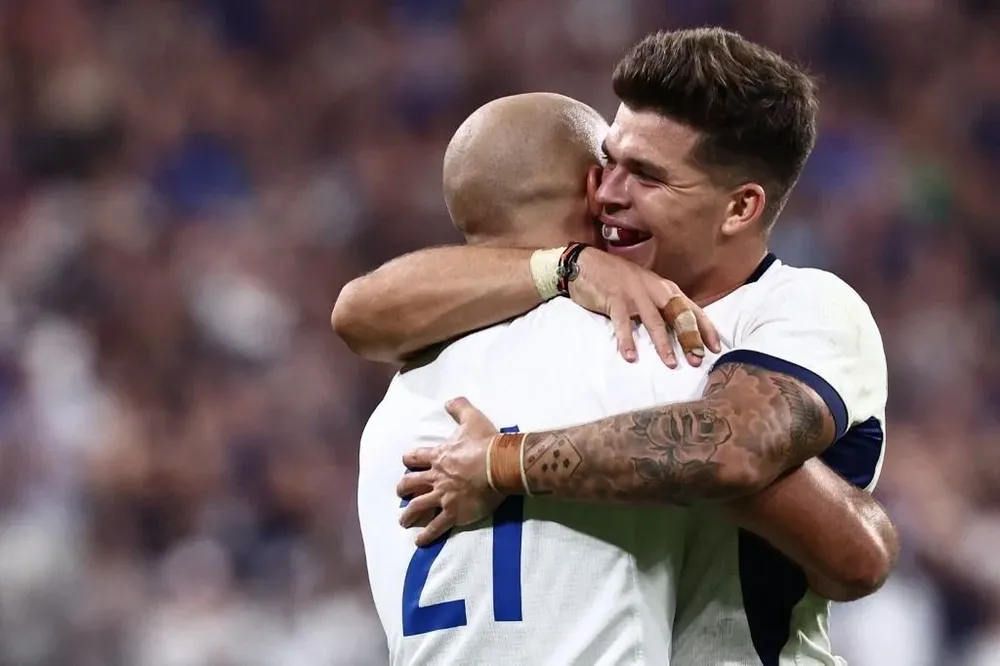 Lucu y Jaminet festejan el último try