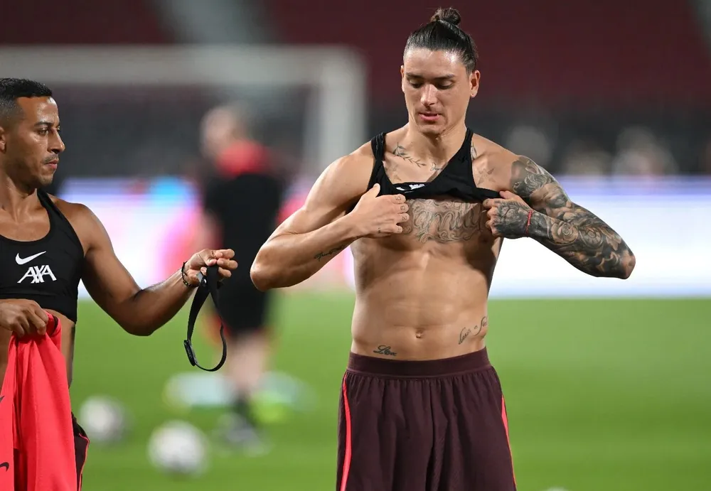 Darwin Núñez en su debut con los Reds